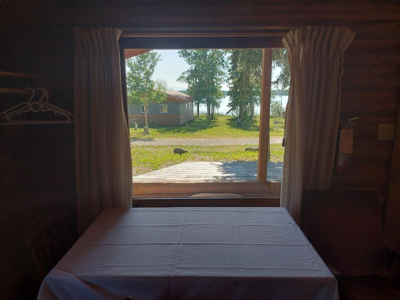 Escott Bay Resort Anahim Lake Экстерьер фото
