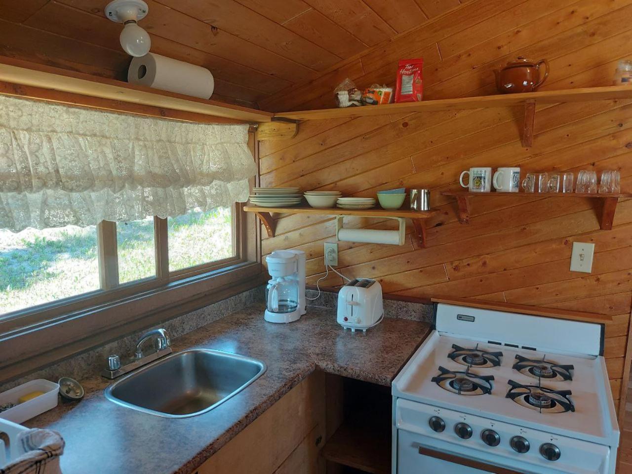Escott Bay Resort Anahim Lake Экстерьер фото