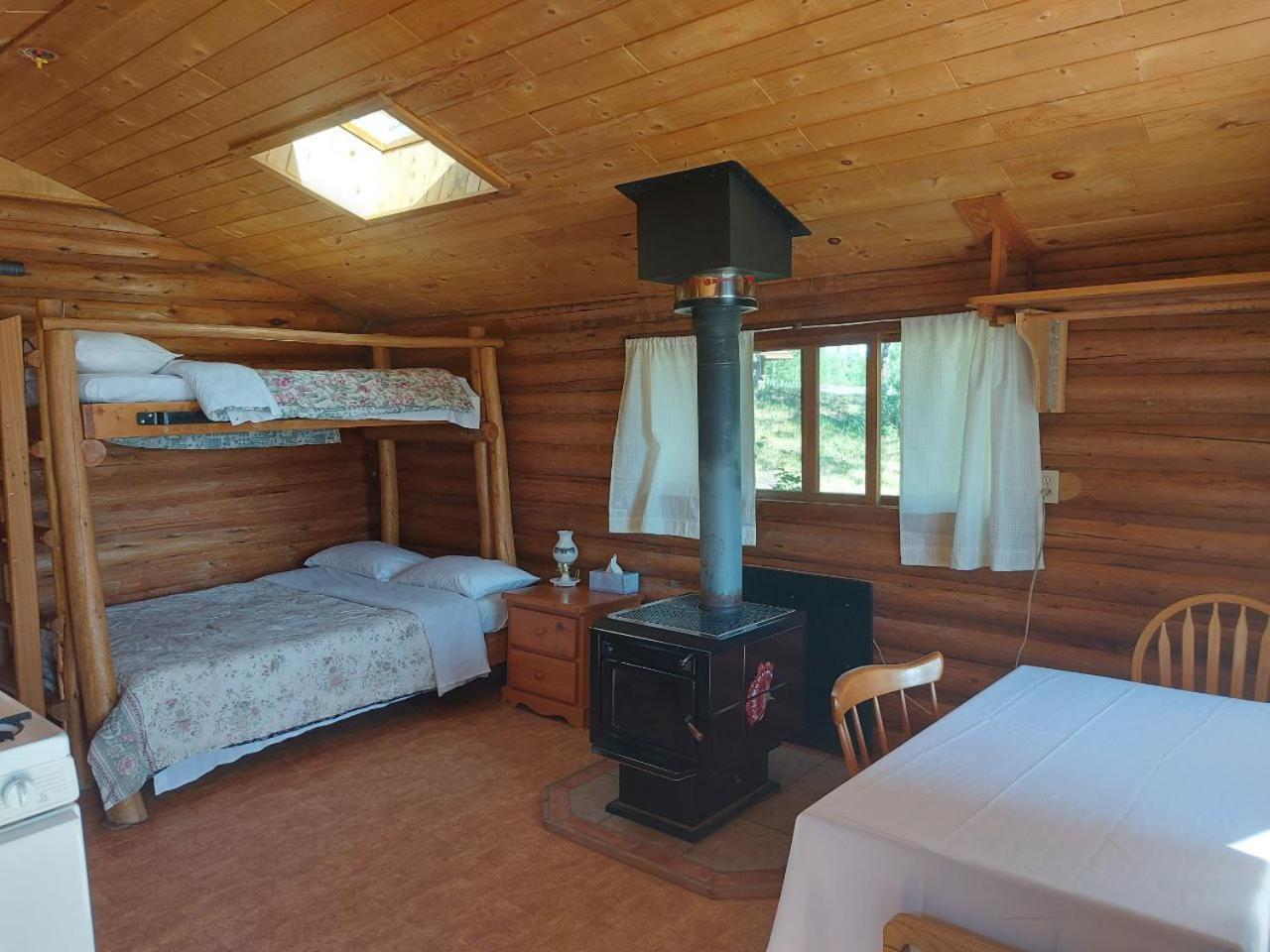 Escott Bay Resort Anahim Lake Экстерьер фото