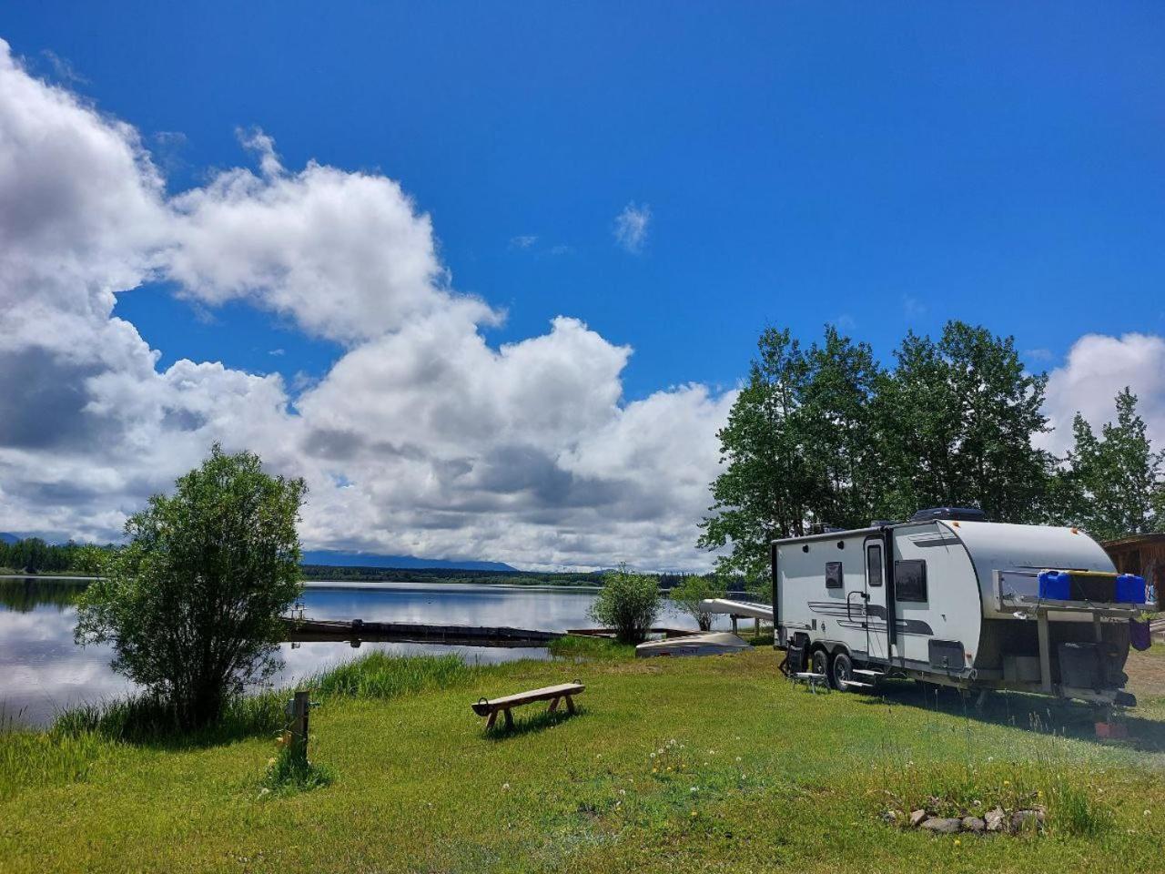 Escott Bay Resort Anahim Lake Экстерьер фото